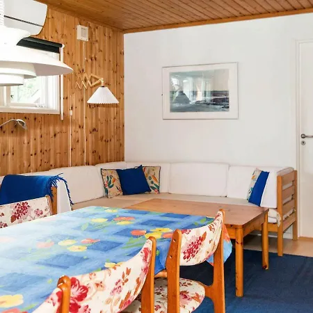 Three-bedroom Holiday In Orsted 4 Kare